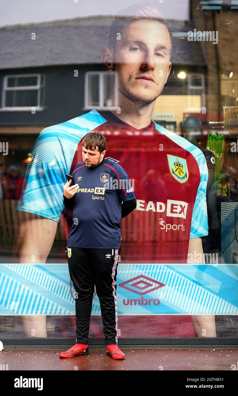 Die Fans kommen zum Premier League-Spiel in Turf Moor, Burnley. Bilddatum: Samstag, 2. Oktober 2021. Stockfoto