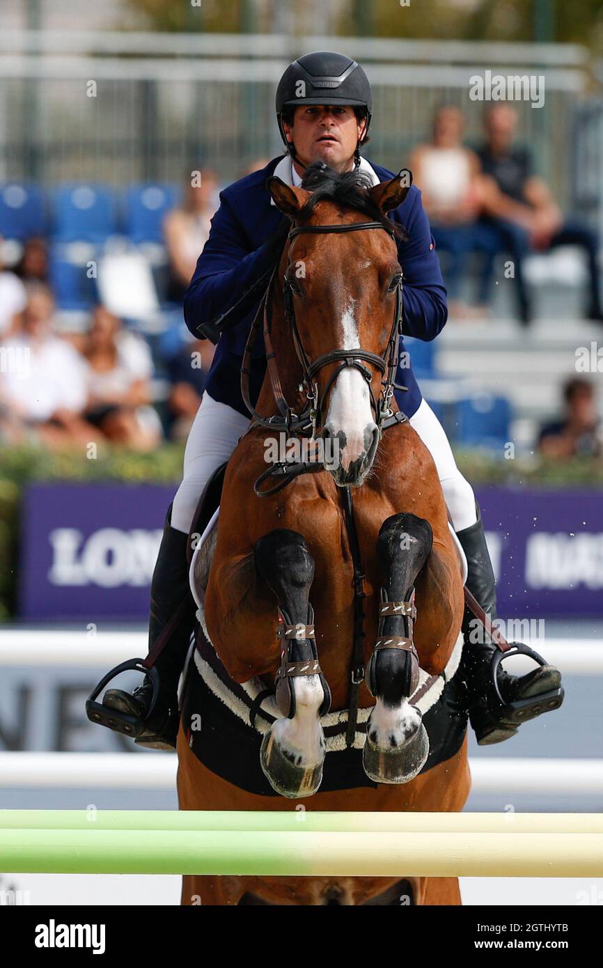 1. Oktober 2021, Barcelona, Spanien: Enrique Camiruaga aus Spanien beim CSIO in Barcelona: Longines FEI beim Nations Cup im Real Club de Polo in Barcelona. (Bild: © David Ramirez/DAX via ZUMA Press Wire) Stockfoto
