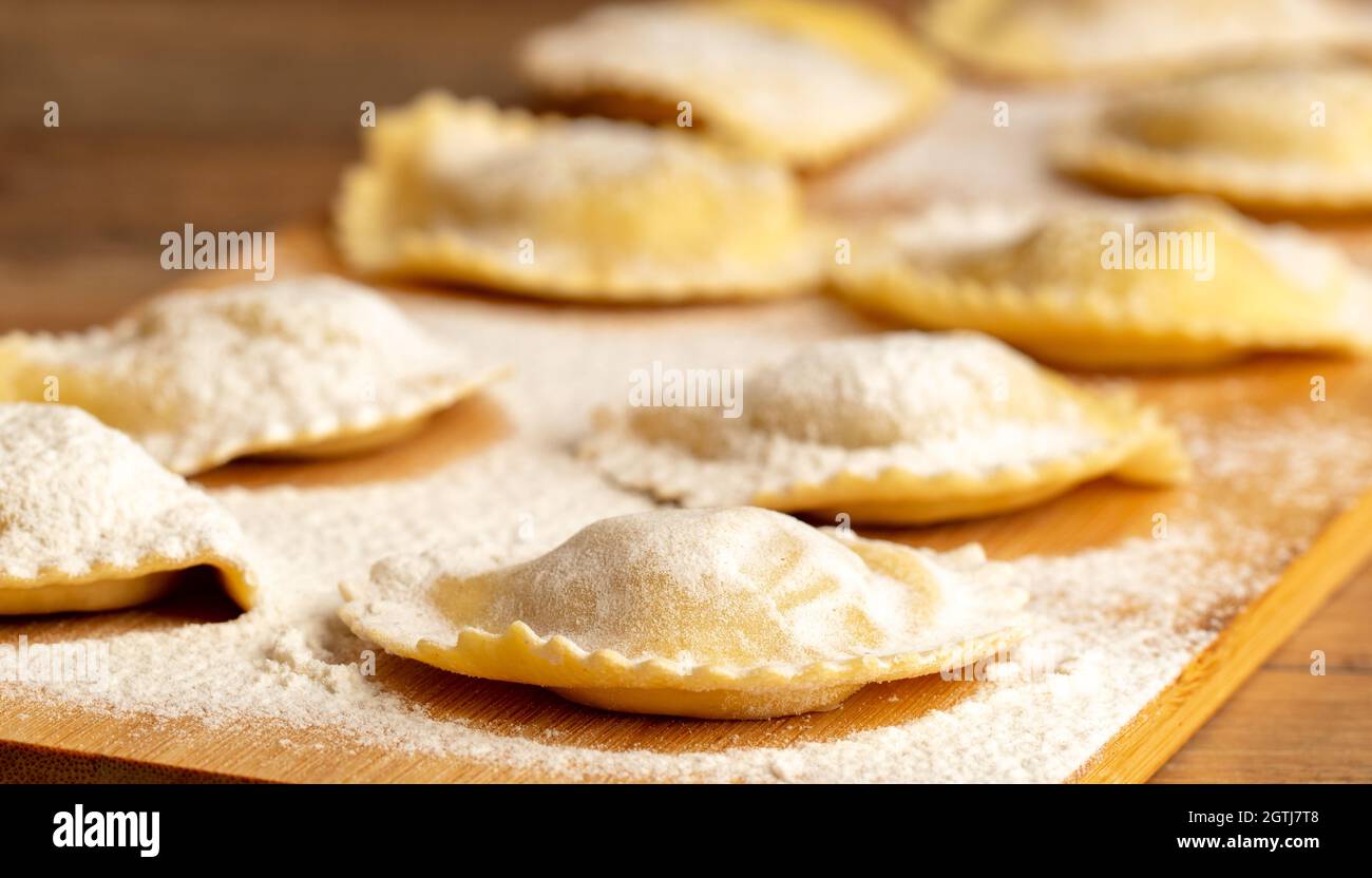 Ravioli warten darauf, gekocht zu werden Stockfoto