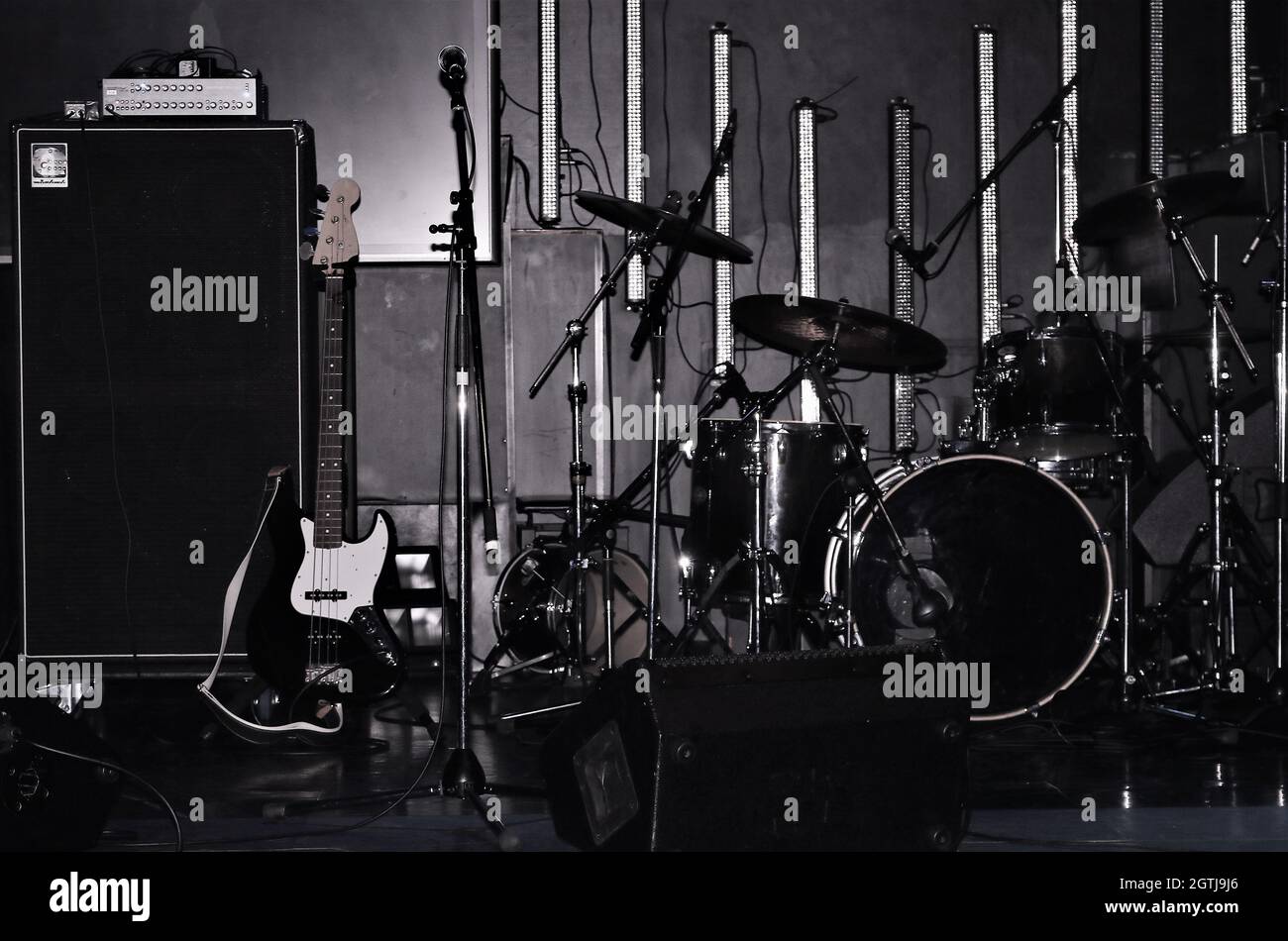 Rockmusik instrumente Stockfotos und -bilder Kaufen - Alamy