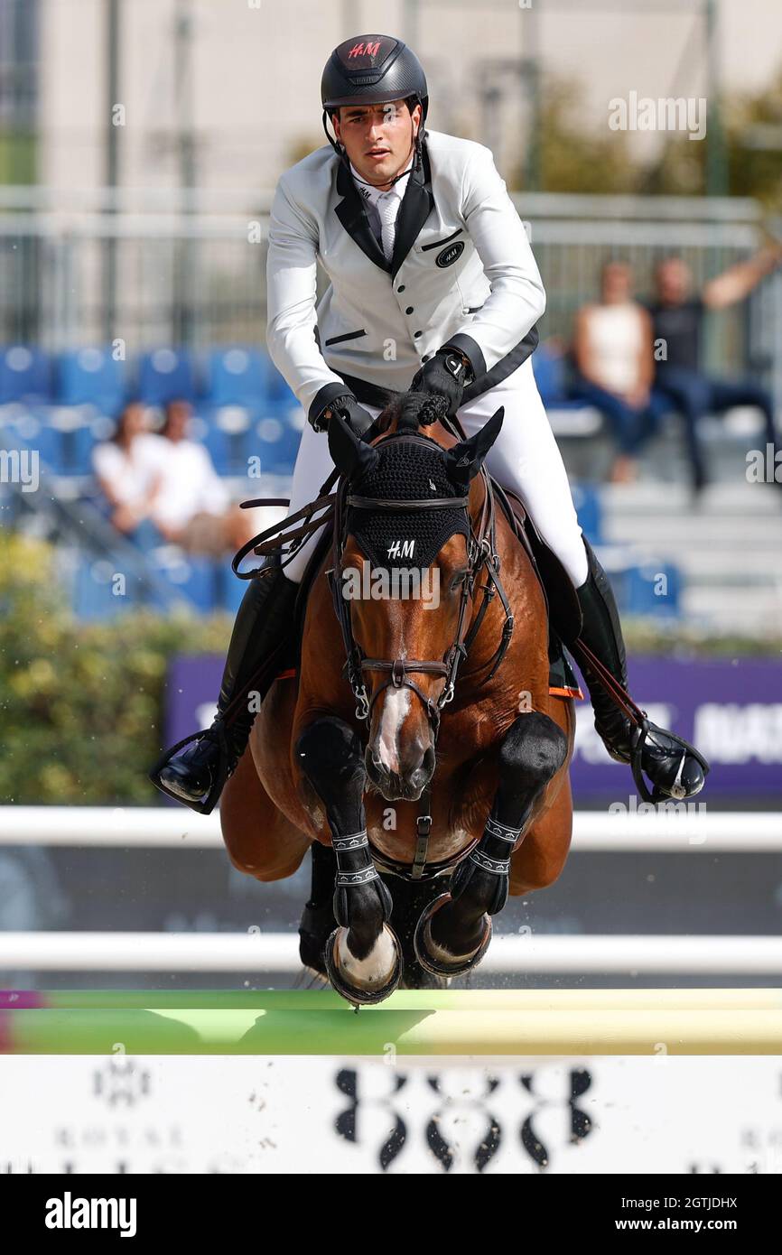 Barcelona, Spanien. Oktober 2021. Nicola Philippaerts aus Belgien reitet Gijs während des CSIO Barcelona: Longines FEI Jumping Nations Cup im Real Club de Polo aus Barcelona. (Bild: © David Ramirez/DAX via ZUMA Press Wire) Stockfoto