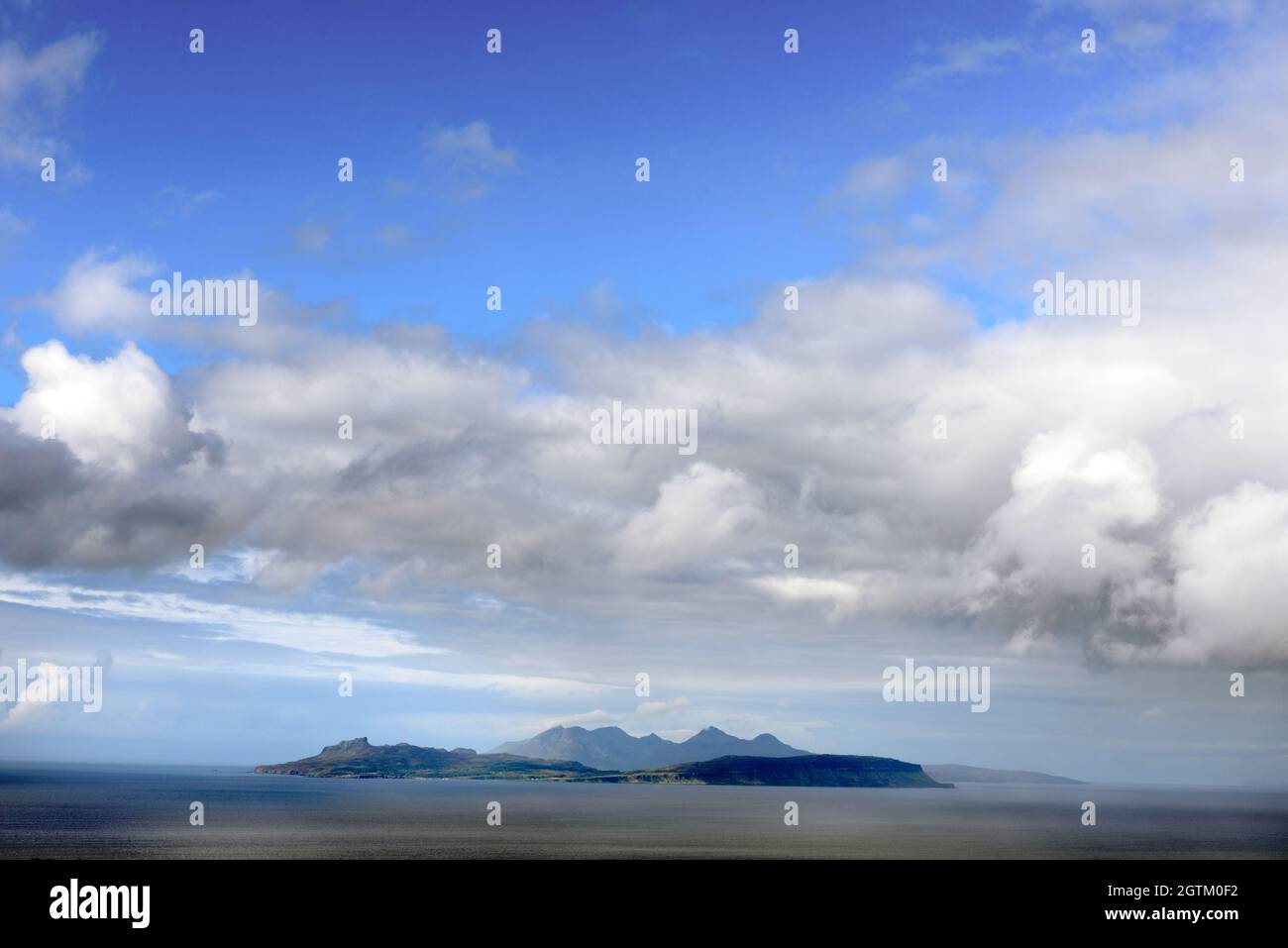 Die kleinen Inseln von der Insel Shona im Loch Moidart Schottland Stockfoto