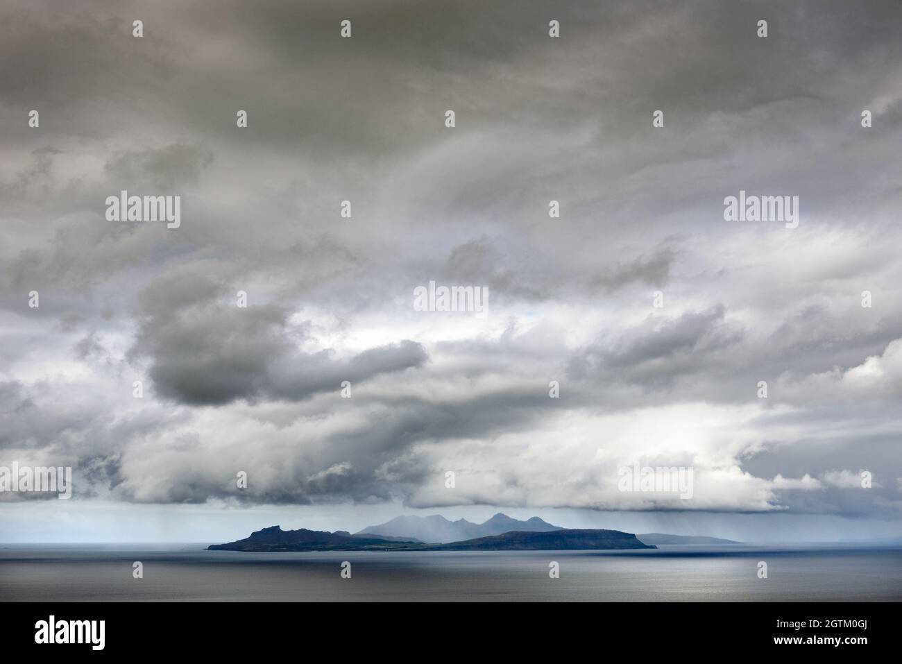 Die kleinen Inseln von der Insel Shona im Loch Moidart Schottland Stockfoto