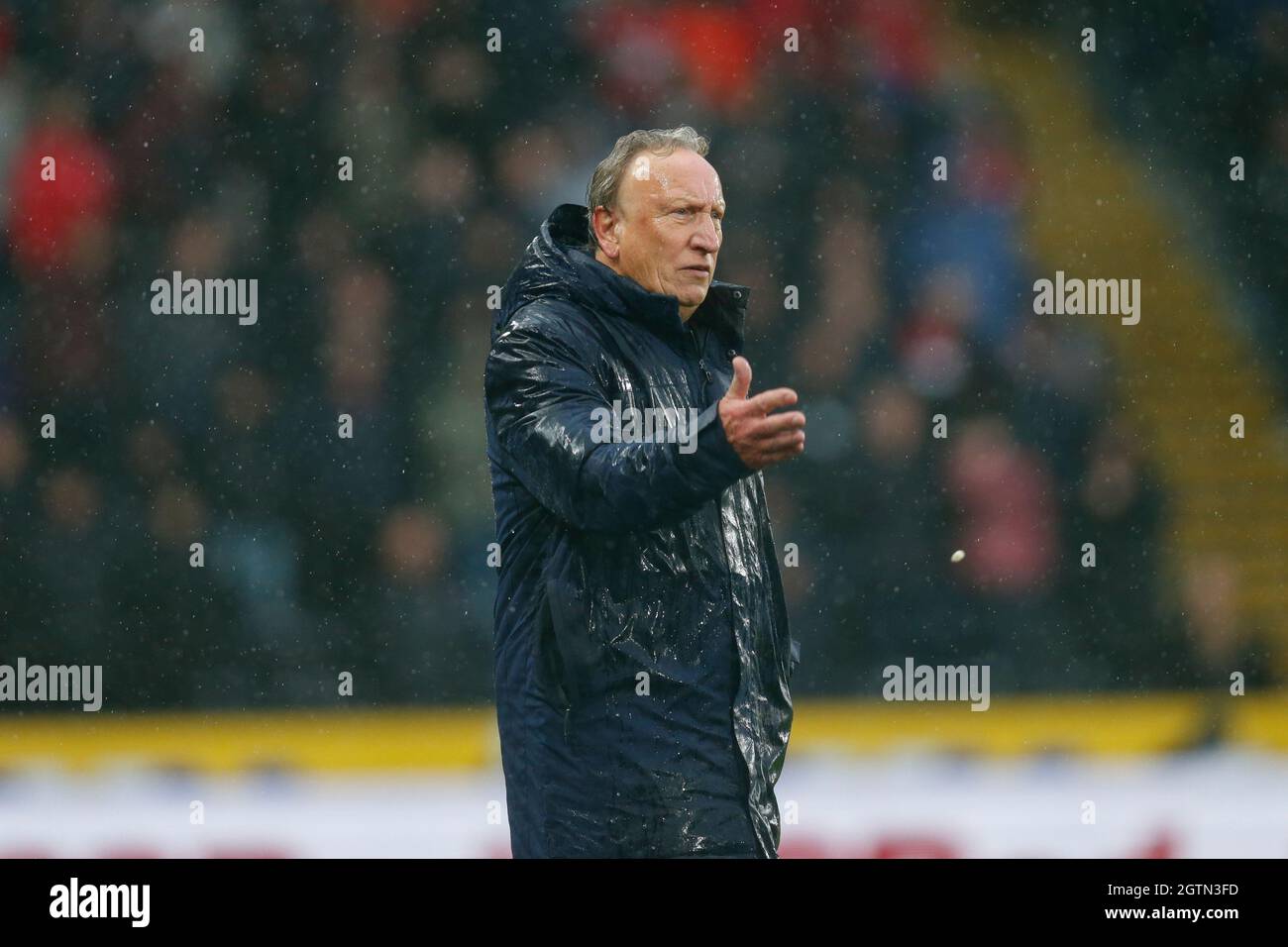 Hull, Großbritannien. Oktober 2021. Neil Warnock Manager von Middlesbrough in Hull, Großbritannien am 10/2/2021. (Foto von Ben Early/News Images/Sipa USA) Quelle: SIPA USA/Alamy Live News Stockfoto