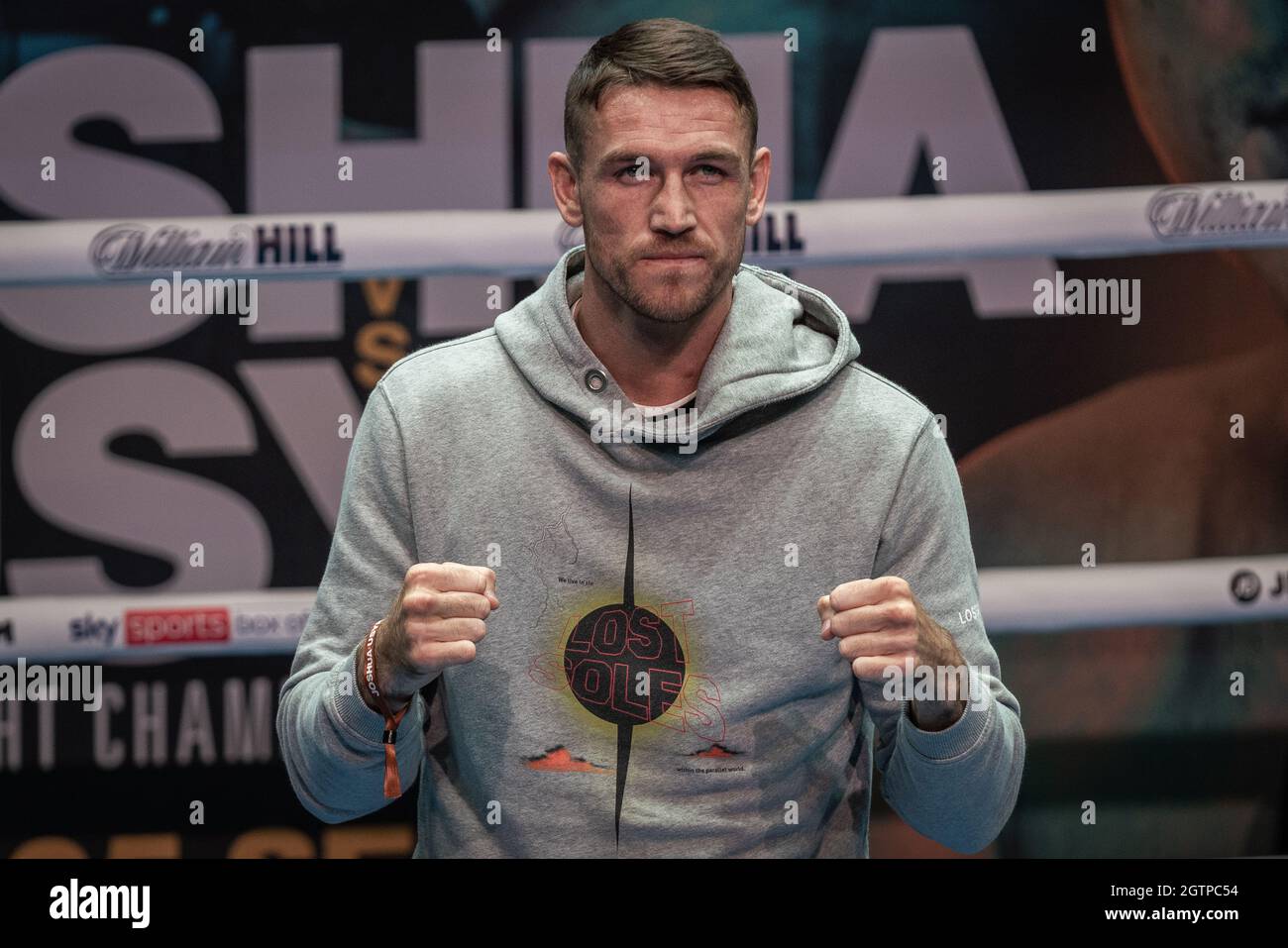 Boxer Callum Smith arbeitet für die Presse am 02 vor dem Kampf am Samstag im Tottenham Hotspur Stadium statt. London, Großbritannien. Stockfoto