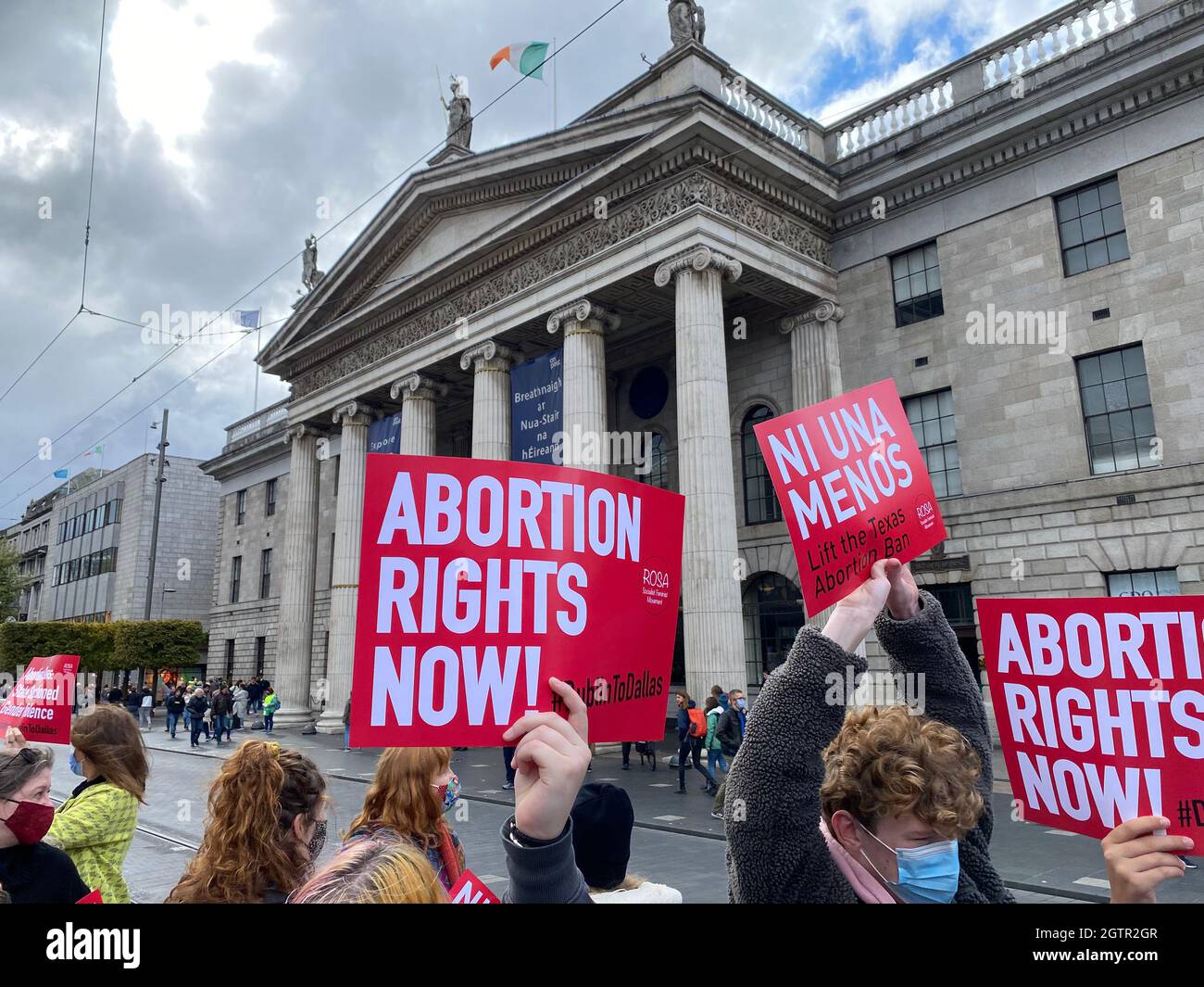 Aktivisten protestieren gegen die Einschränkung des Zugangs zu Abtreibungen im US-Bundesstaat Texas in der Spire, O'Connell Street in Dublin.Bilddatum: Samstag, 2. Oktober 2021. Stockfoto