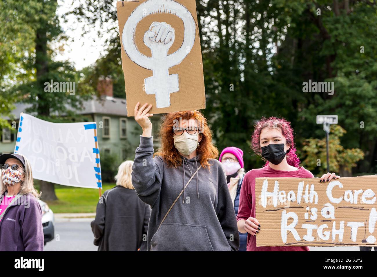 Kundgebung für Abtreibungsjustiz im Rathaus. Acton, Massachusetts. Oktober 2021. Stockfoto