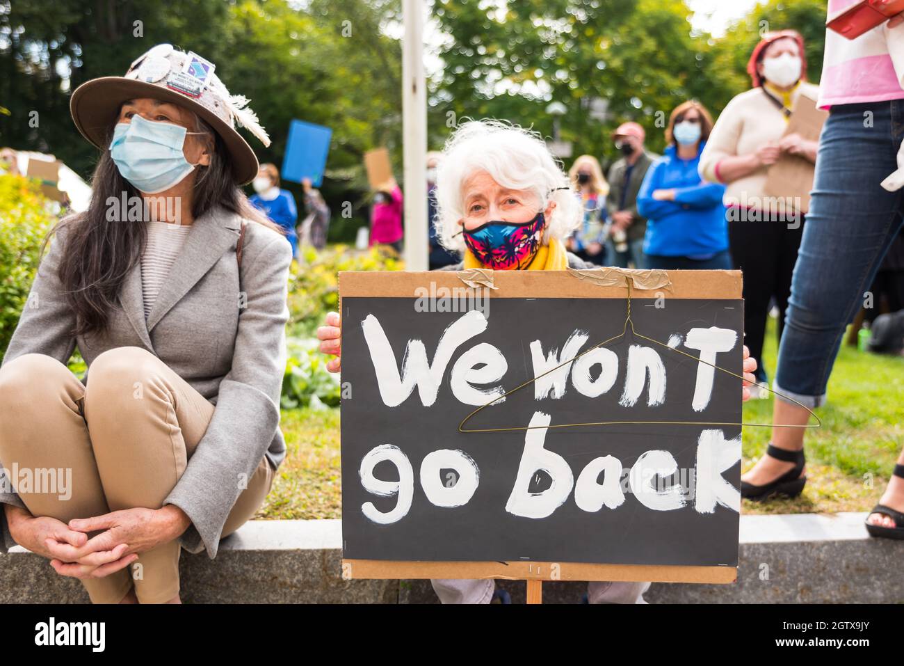 Kundgebung für Abtreibungsjustiz im Rathaus. Acton, Massachusetts. Oktober 2021. Stockfoto