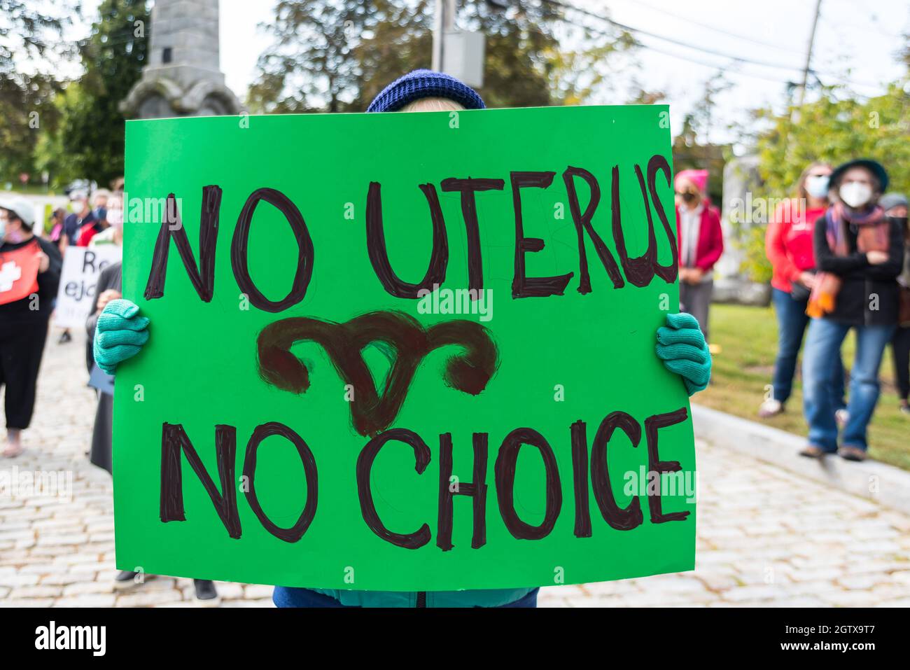 Kundgebung für Abtreibungsjustiz im Rathaus. Acton, Massachusetts. Oktober 2021. Stockfoto