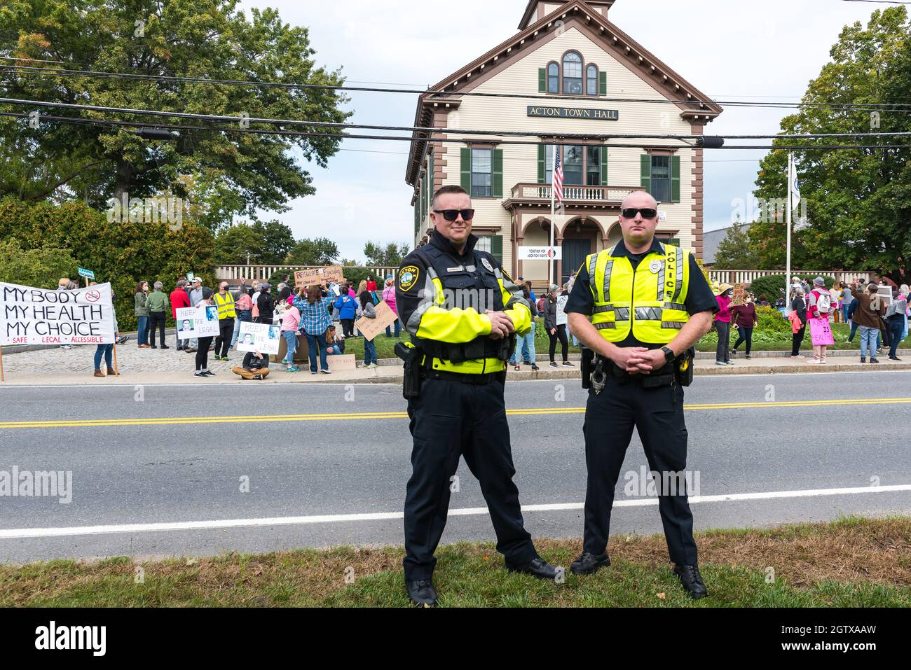 Kundgebung für Abtreibungsjustiz im Rathaus. Acton, Massachusetts. Oktober 2021. Stockfoto