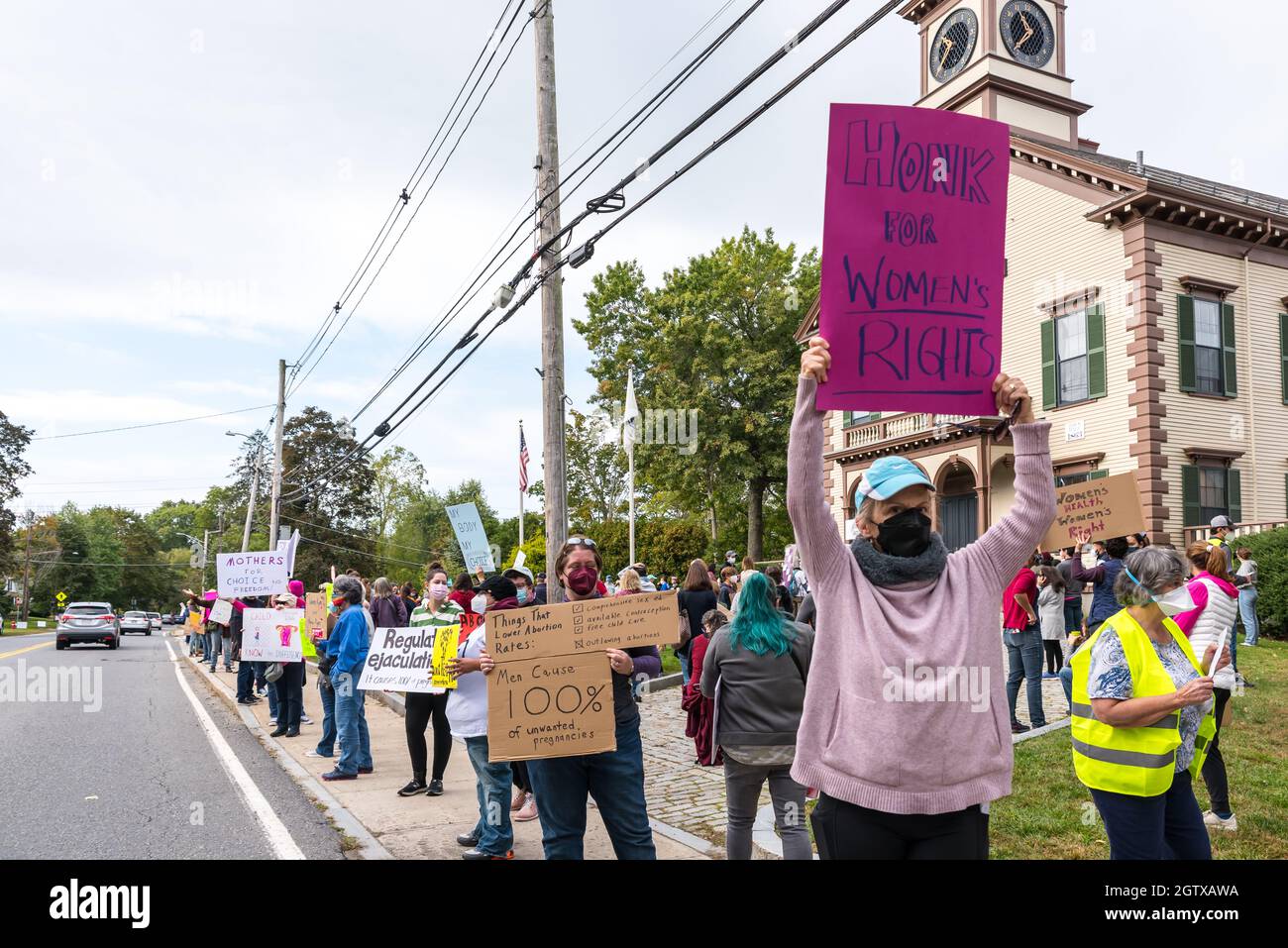 Kundgebung für Abtreibungsjustiz im Rathaus. Acton, Massachusetts. Oktober 2021. Stockfoto