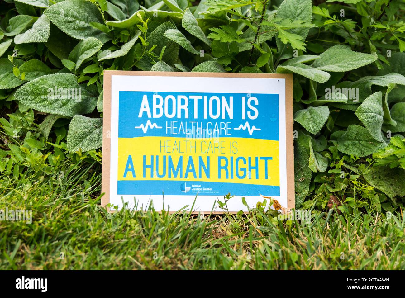 Kundgebung für Abtreibungsjustiz im Rathaus. Acton, Massachusetts. Oktober 2021. Stockfoto