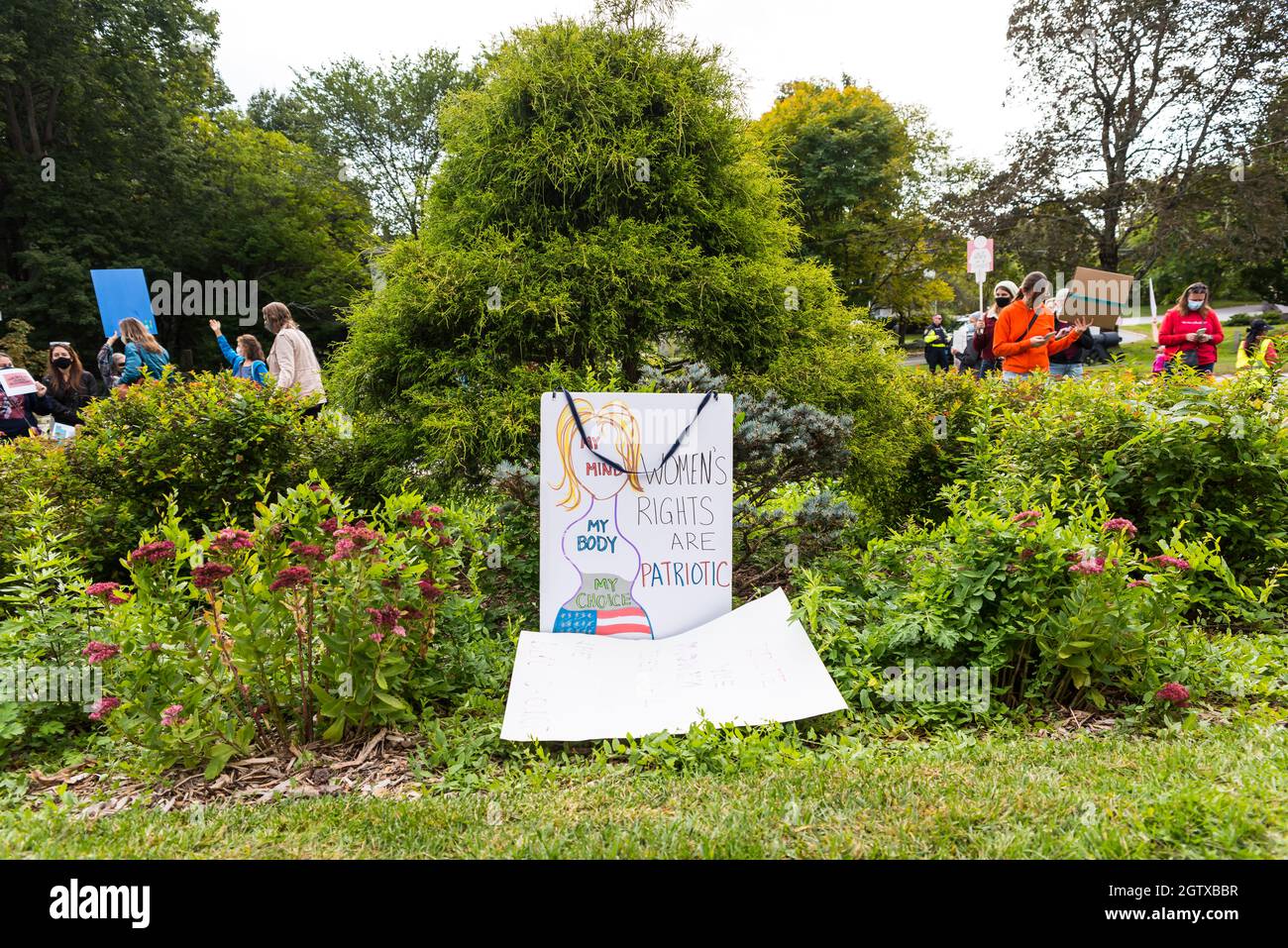 Kundgebung für Abtreibungsjustiz im Rathaus. Acton, Massachusetts. Oktober 2021. Stockfoto