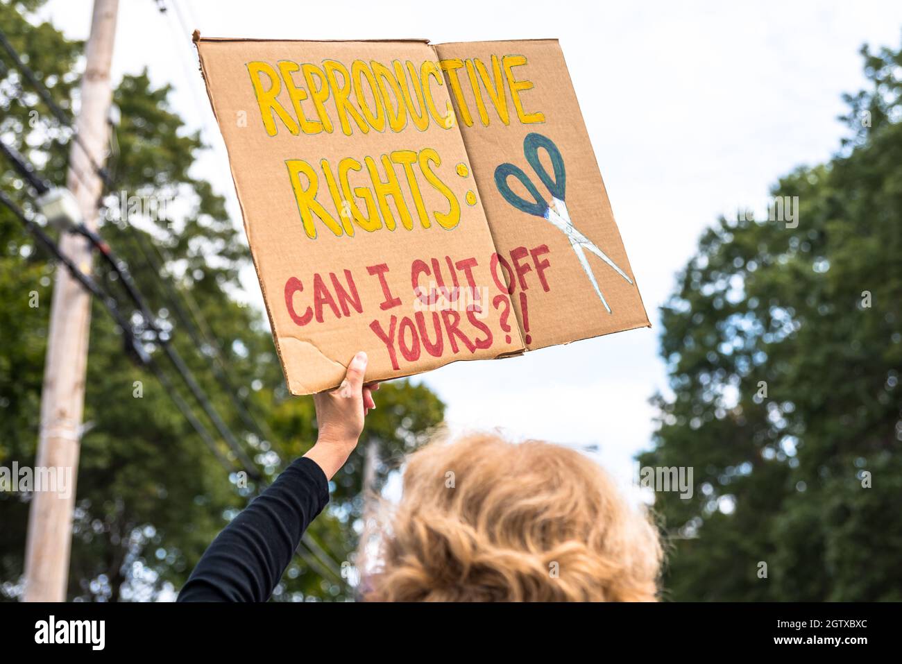 Kundgebung für Abtreibungsjustiz im Rathaus. Acton, Massachusetts. Oktober 2021. Stockfoto