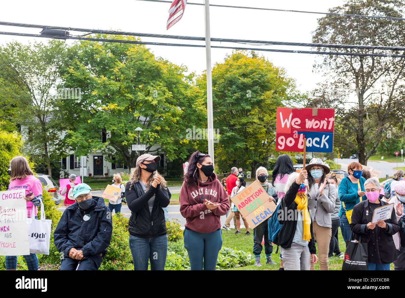 Kundgebung für Abtreibungsjustiz im Rathaus. Acton, Massachusetts. Oktober 2021. Stockfoto