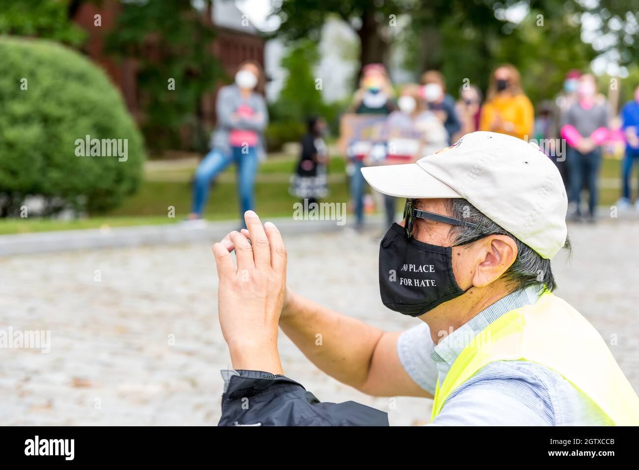 Kundgebung für Abtreibungsjustiz im Rathaus. Acton, Massachusetts. Oktober 2021. Stockfoto