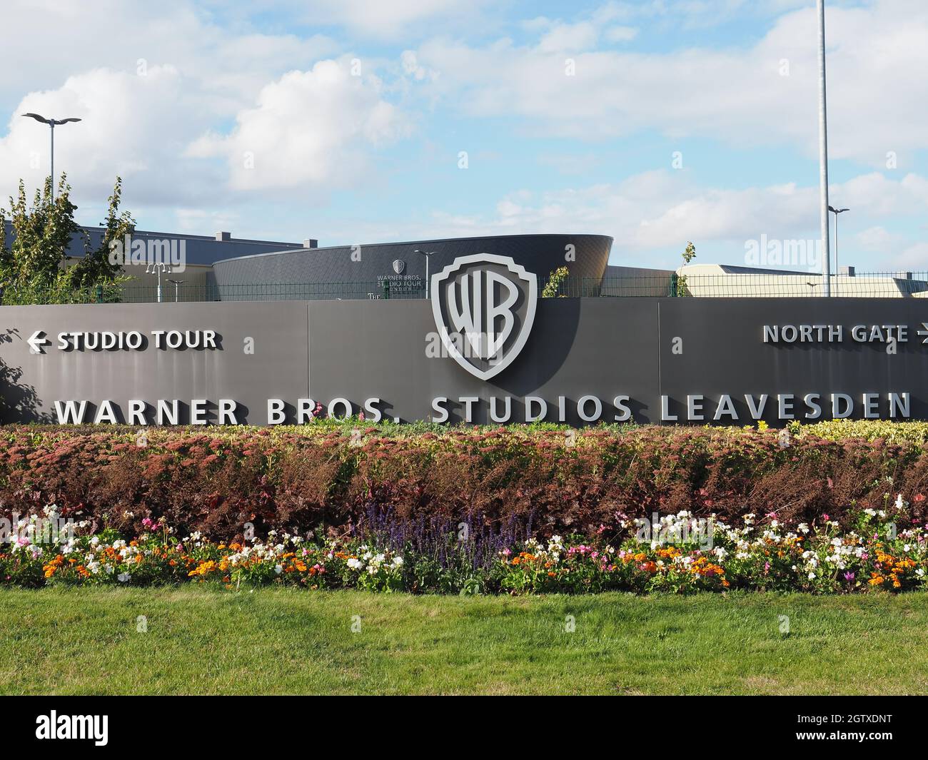 Schild am Haupteingang der Harry Potter Studio Tour in den Leavesden Studios in Watford Stockfoto