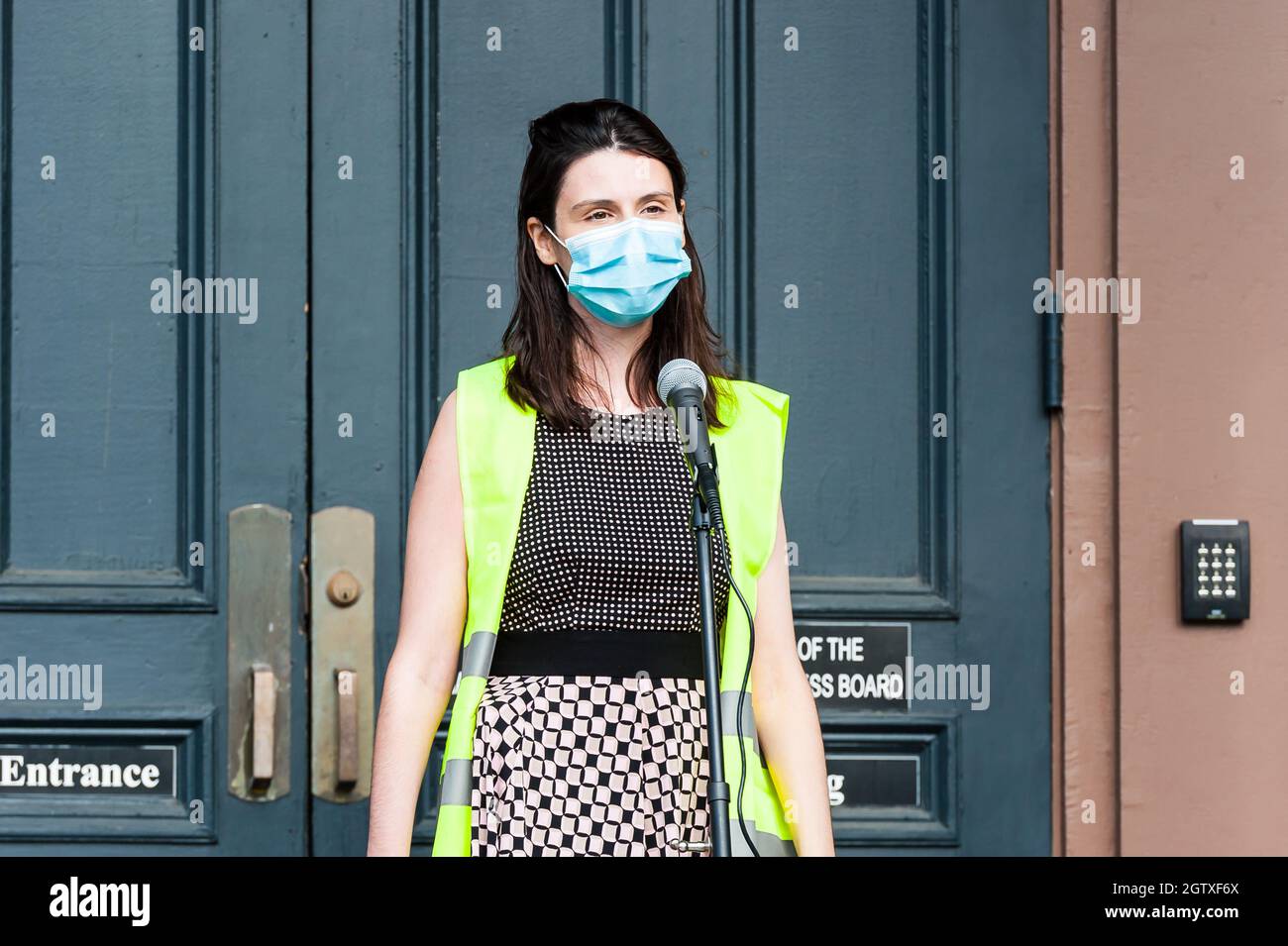 Kundgebung für Abtreibungsjustiz im Rathaus. Acton, Massachusetts. Oktober 2021. Stockfoto
