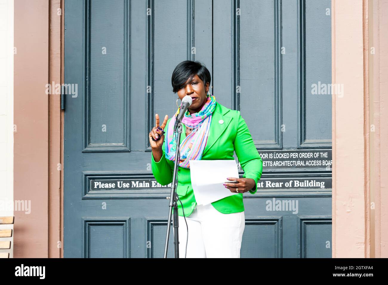 Kundgebung für Abtreibungsjustiz im Rathaus. Acton, Massachusetts. Oktober 2021. Stockfoto