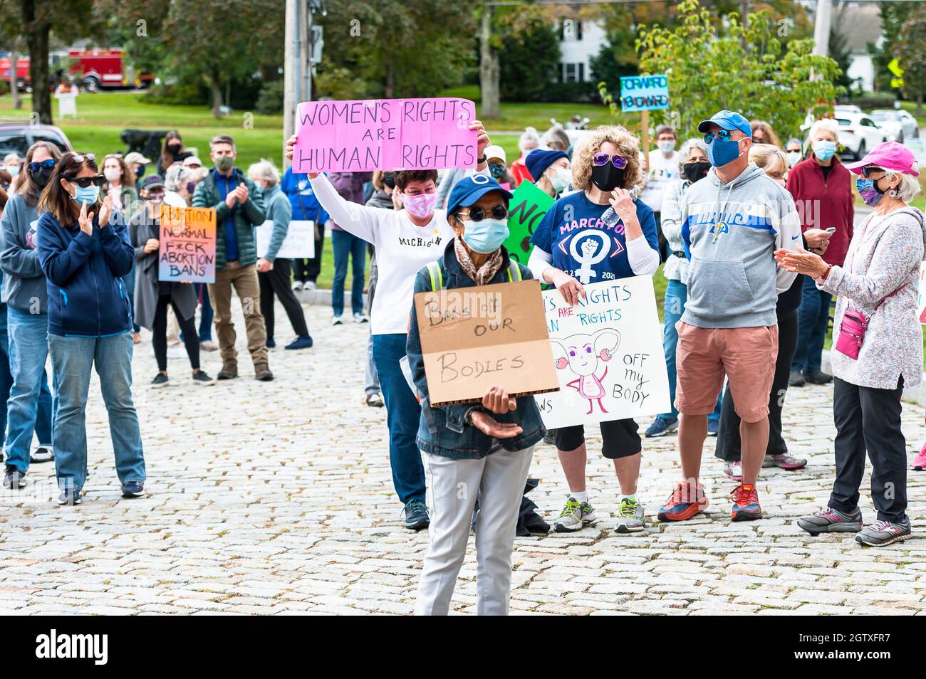 Kundgebung für Abtreibungsjustiz im Rathaus. Acton, Massachusetts. Oktober 2021. Stockfoto