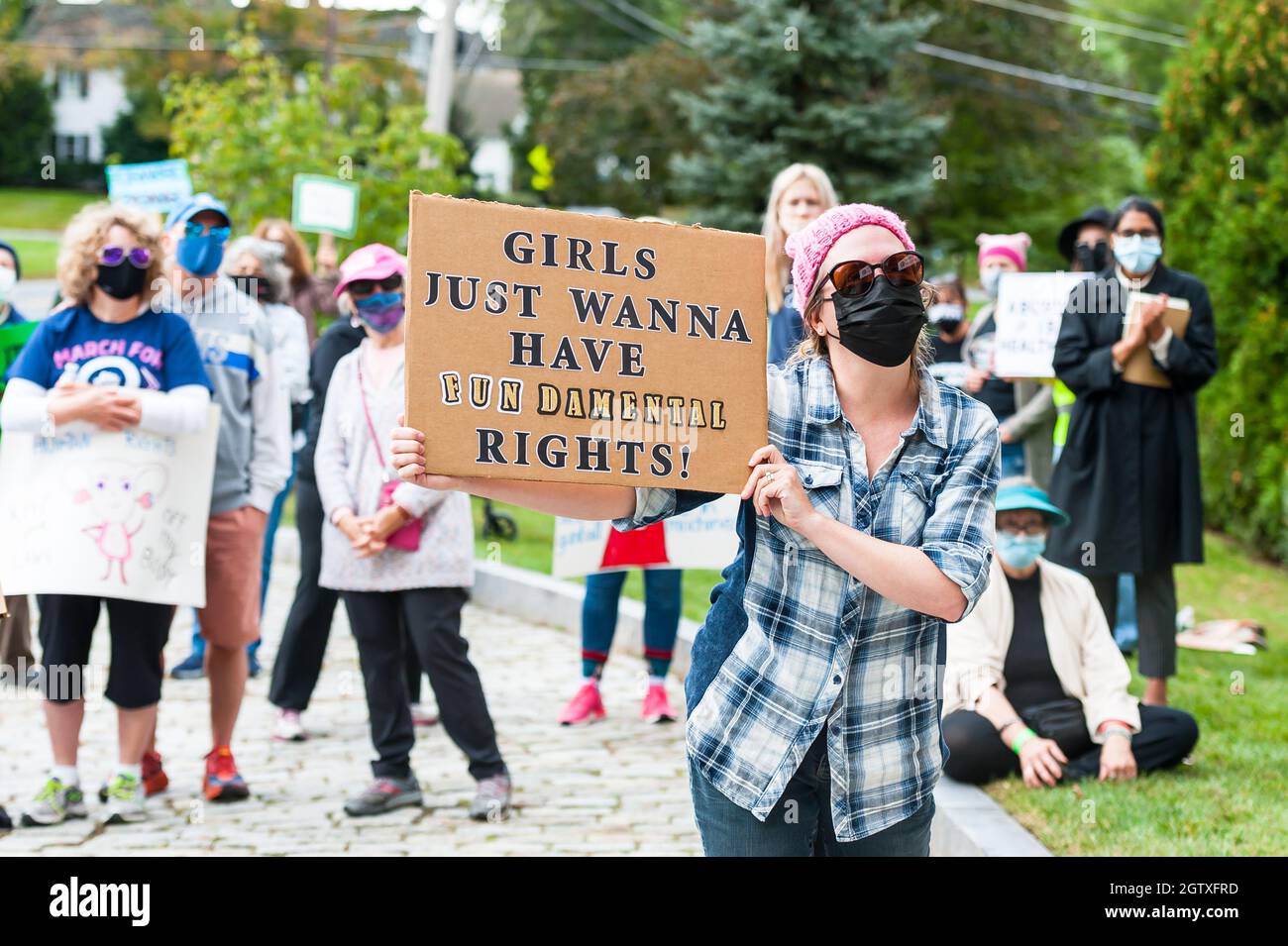 Kundgebung für Abtreibungsjustiz im Rathaus. Acton, Massachusetts. Oktober 2021. Stockfoto