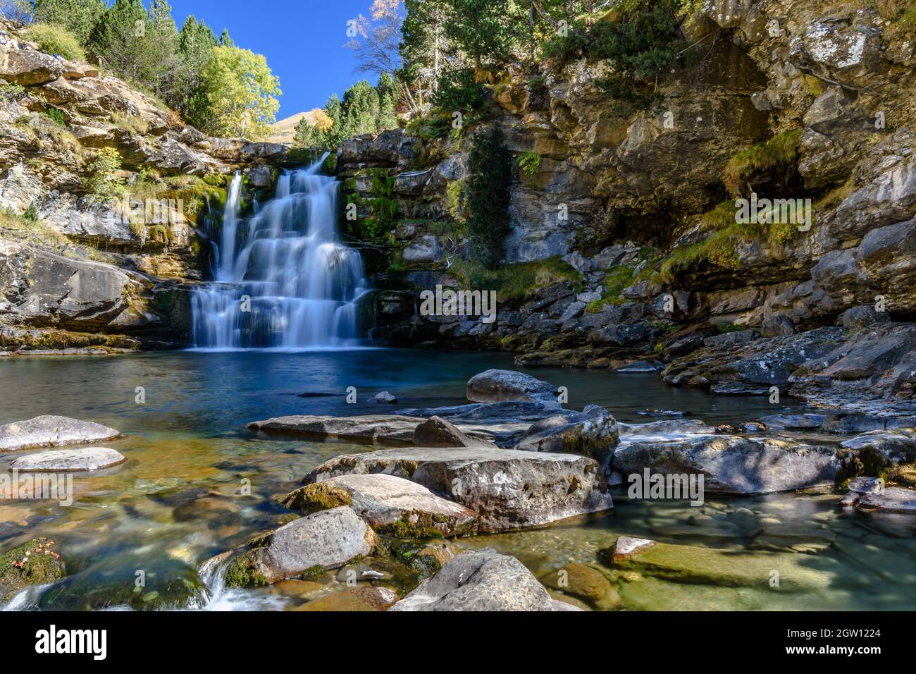Schöner Wasserfall im Tal von Ordesa (Provinz Huesca, Spanien) Stockfoto