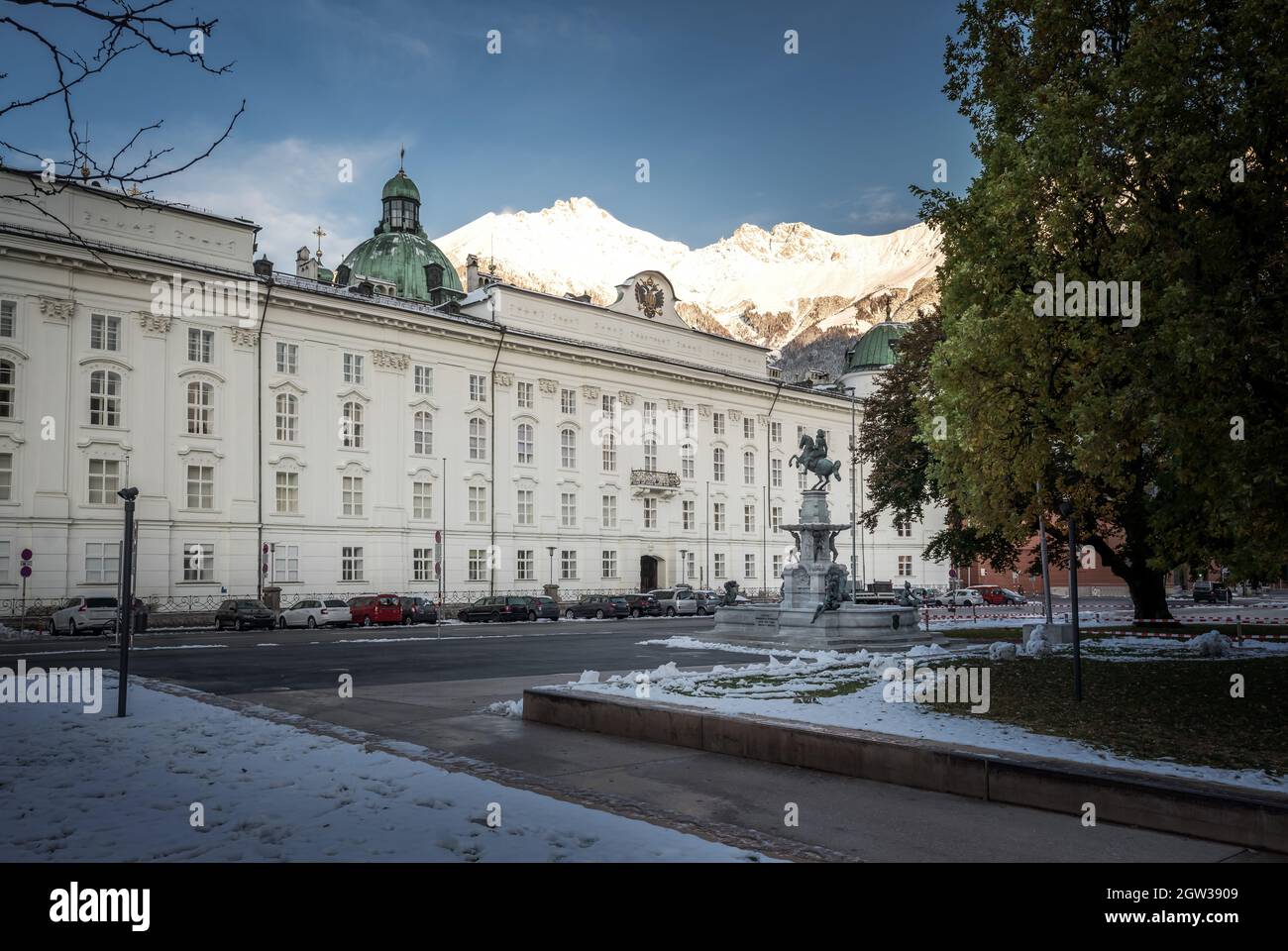 Hofburg und Leopoldbrunnen - Innsbruck, Tirol, Österreich Stockfoto