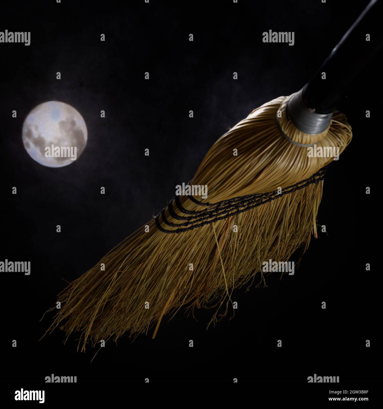 Flying broom Fotos und Bildmaterial in hoher Auflösung Alamy