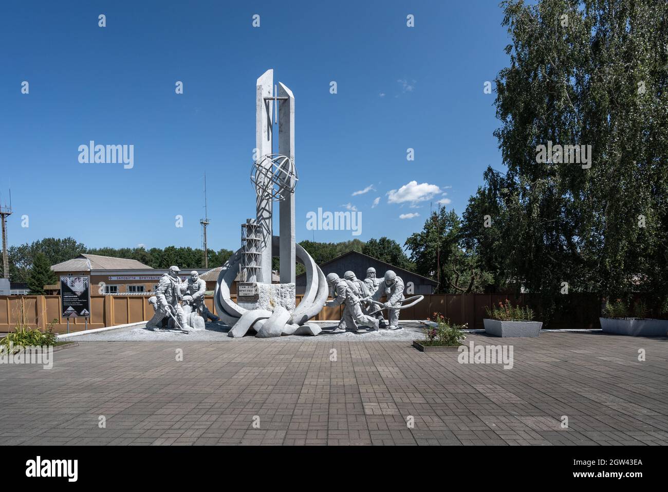 Denkmal für diejenigen, die die Welt gerettet haben - gewidmet den Liquidatoren, die das Kernkraftwerk Tschernobyl nach dem Ex gereinigt haben Stockfoto