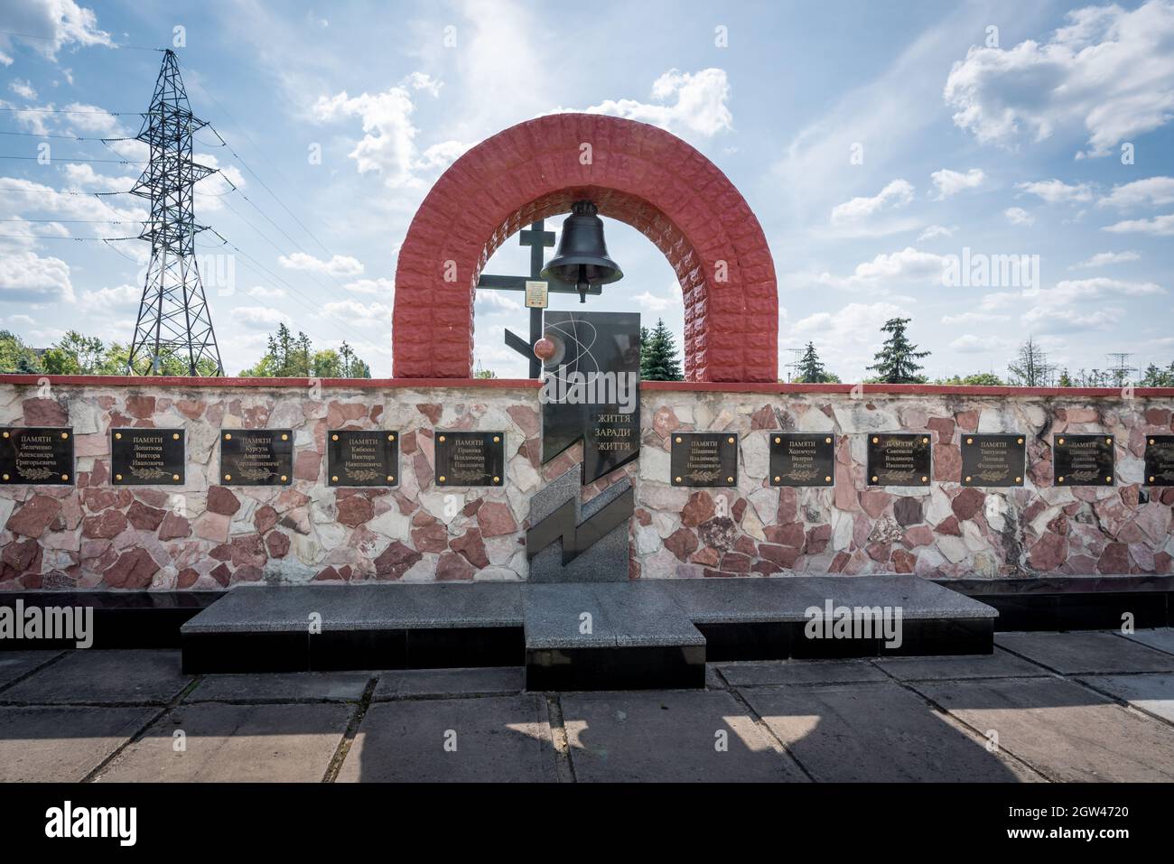 Memorial Life for Life im Kernkraftwerk Tschernobyl - Gedenkmauer mit Opfernamen der Katastrophe von Tschernobyl - Tschernobyl-Sperrzone, Ukraine Stockfoto