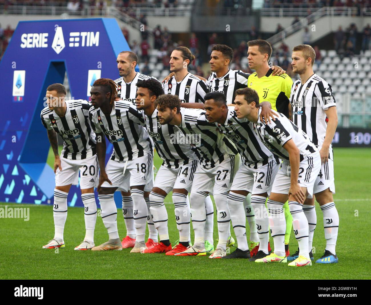 TORINO ITALIEN- Oktober 2 Stadio Olimpico Grande Torino FC Juventus Beginnen Sie linneup während der Serie Ein Spiel zwischen FC Turin und Juventus FC im Stadio Olimpico am 2. Oktober 2021 in Turin, Italien. Kredit: Christian Santi/Alamy Live Nachrichten Stockfoto