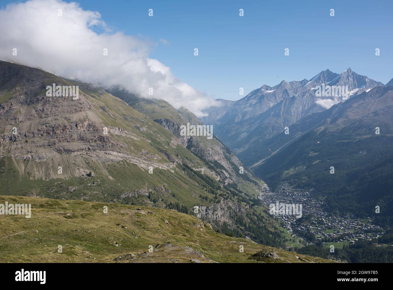 Das Dorf Zermatt und das Matter-Tal im wallis schweiz. Ein sehr bekannter und beliebter Ort für Besucher der Schweiz. Stockfoto