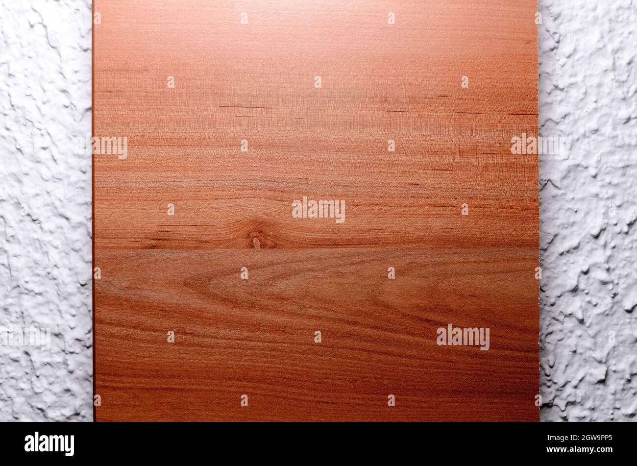 Braune Holzwandplatte mit Holzstruktur und -Muster, natürlicher Hintergrund Stockfoto