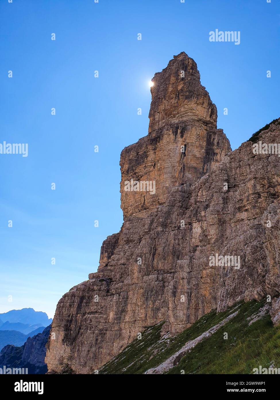 Hintergrundbeleuchteter Blick Auf Rock Pinnacle Stockfoto