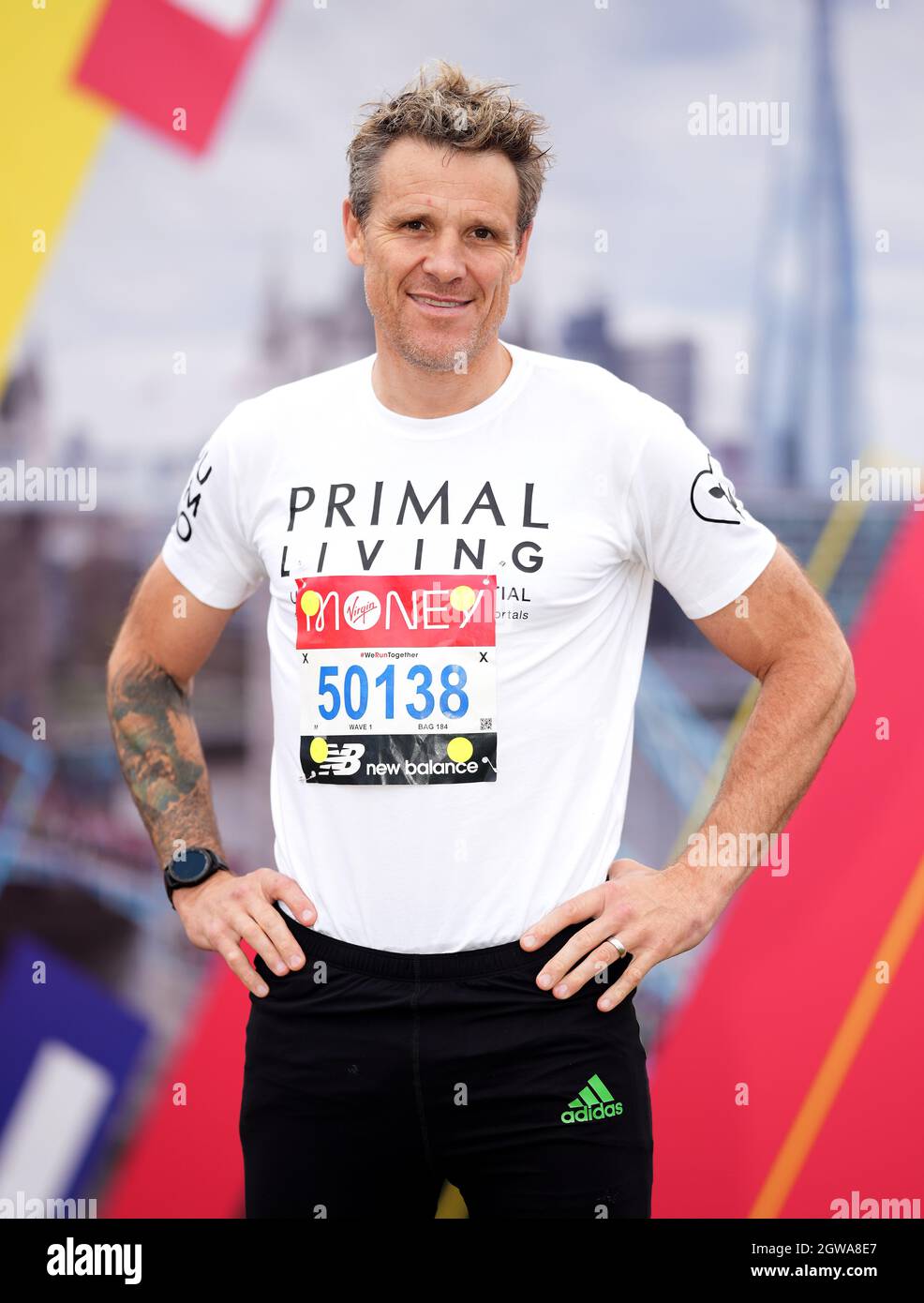 Der ehemalige britische Olympic Rower James Cracknell posiert vor dem Virgin Money London Marathon. Bilddatum: Sonntag, 3. Oktober 2021. Stockfoto