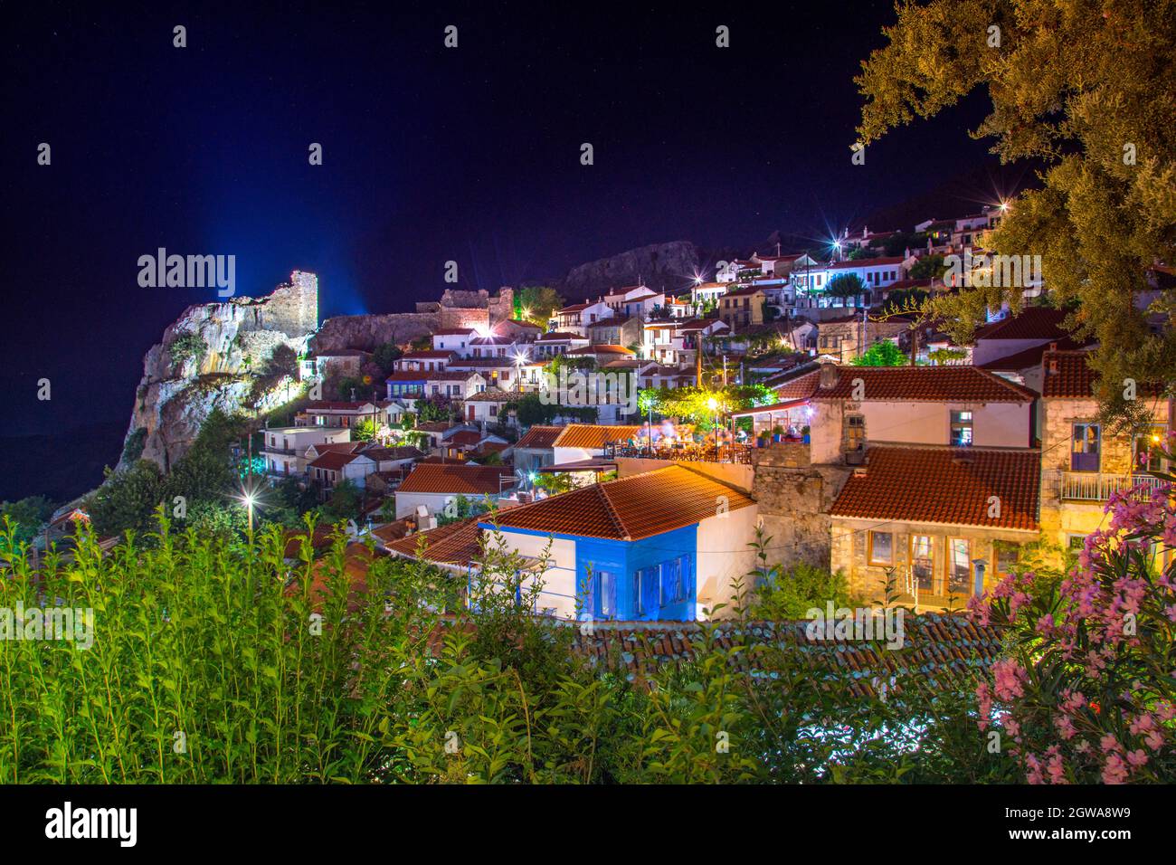 Chora ist ein traditionelles mittelalterliches Dorf und Hauptstadt der Insel Samothraki, Griechenland Stockfoto