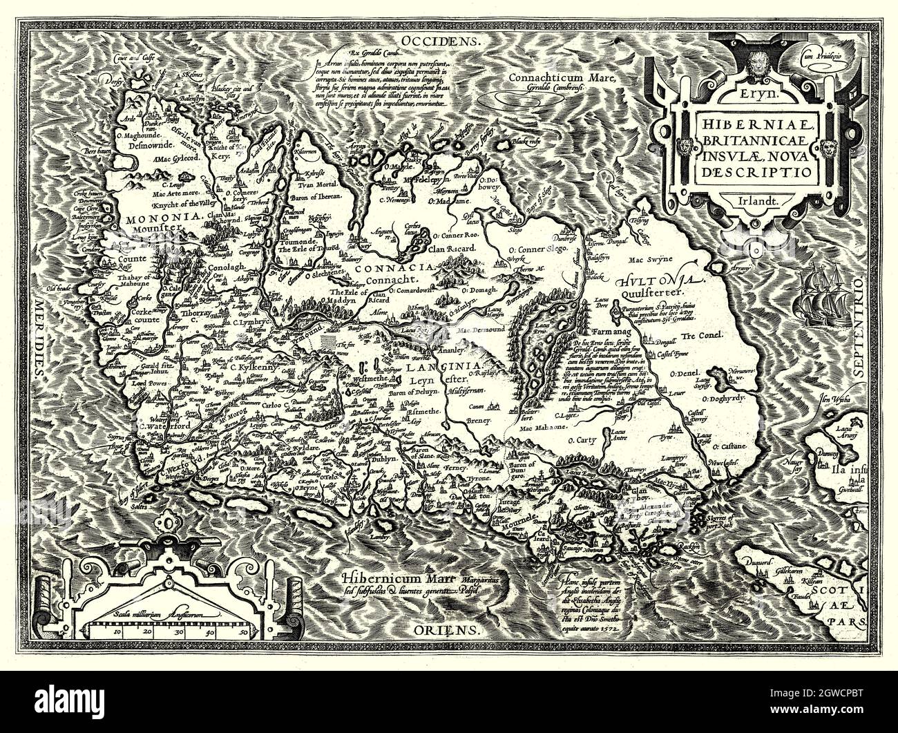 Hiberniae, Britannicae Insvlae Nova descripto.' Übersetzung: Eine neue  Beschreibung von Irland und der britischen Insel, ist in Latein und liegt  mit seiner Nordküste im Westen. Die Karte wurde 1598 von Abraham Ortelius (