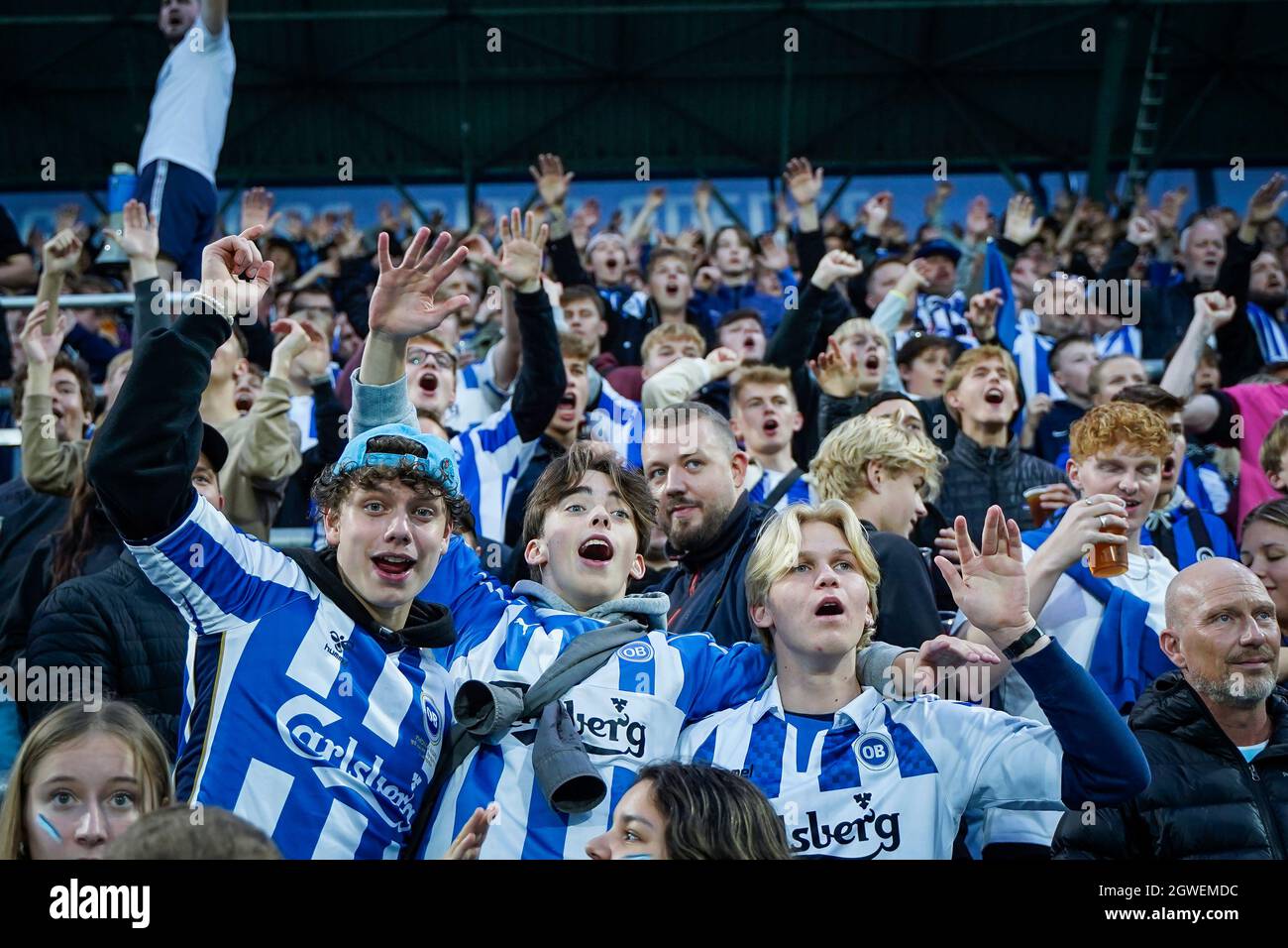 Odense, Dänemark. Oktober 2021. Ob-Fans konnten sich während des 3F-Superliga-Spiels zwischen Odense Boldklub und Vejle Boldklub im Nature Energy Park in Odense auf den Tribünen sehen. (Foto: Gonzales Photo - Kent Rasmussen). Stockfoto