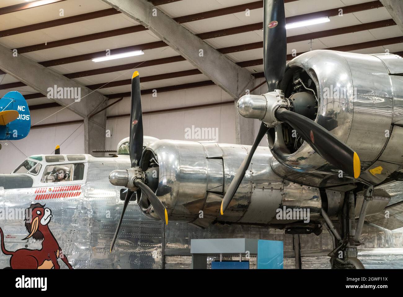 Ein schwerer Bomber der US Army Air Forces Consolidated B-24J Liberator im Pima Air & Space Museum, Tucson, Arizona. Stockfoto