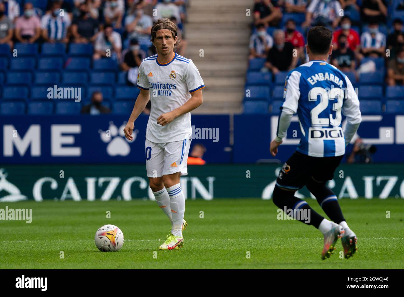 SPANIEN, FUSSBALL, LA LIGA SANTANDER, RCDE GEGEN REAL MADRID CF. Real Madrid CF-Spieler (10) Luka Modric während des La Liga Santander Spiels zwischen RCD Espanyol und Real Madrid CF im RCDE Stadion, Cornellà, Spanien, am 3. Oktober 2021. © Joan Gosa 2021. Quelle: Joan Gosa Badia/Alamy Live News Stockfoto