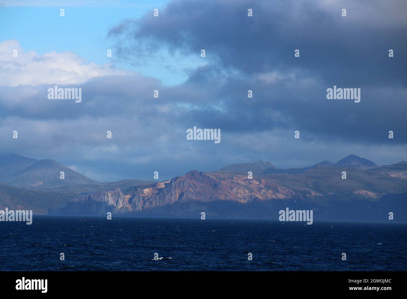 Küstenlandschaft der Insel Unga-Aleuten, Alaska, USA Stockfoto