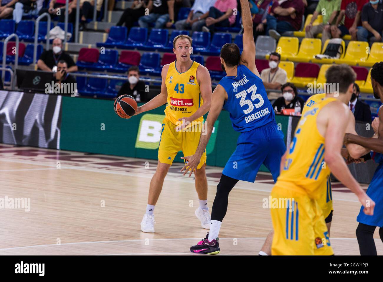 Luke Sikma von Alba Berlin während des EuroLeague-Basketballspiels der Turkish Airlines zwischen dem FC Barcelona und Alba Berlin am 1. Oktober 2021 im Palau Blaugrana in Barcelona, Spanien - Foto: Javier Borrego/DPPI/LiveMedia Stockfoto