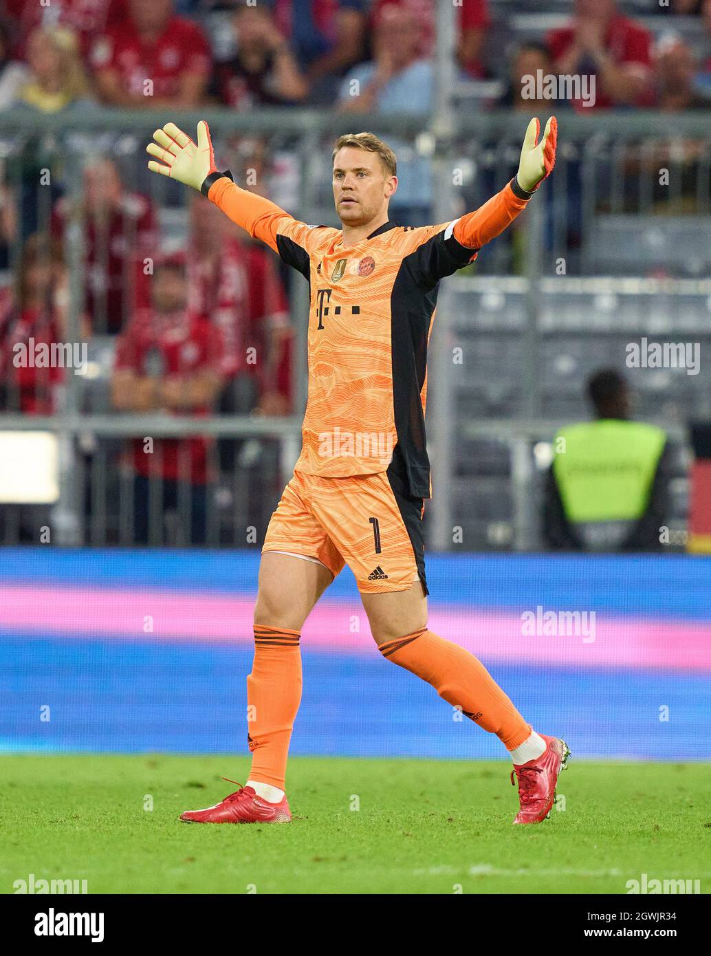 München, Deutschland. Oktober 2021. Manuel NEUER, Torwart FCB 1 ´sAnzeige im Spiel FC BAYERN MÜNCHEN - EINTRACHT FRANKFURT 1.Deutsche Fußballliga am 03. Oktober 2021 in München, Deutschland. Saison 2021/2022, Spieltag 7, 1.Bundesliga, FCB, München, 7.Spieltag. © Peter Schatz / Alamy Live News - die DFL-VORSCHRIFTEN VERBIETEN DIE VERWENDUNG VON FOTOGRAFIEN als BILDSEQUENZEN und/oder QUASI-VIDEO - Quelle: Peter Schatz/Alamy Live News Stockfoto