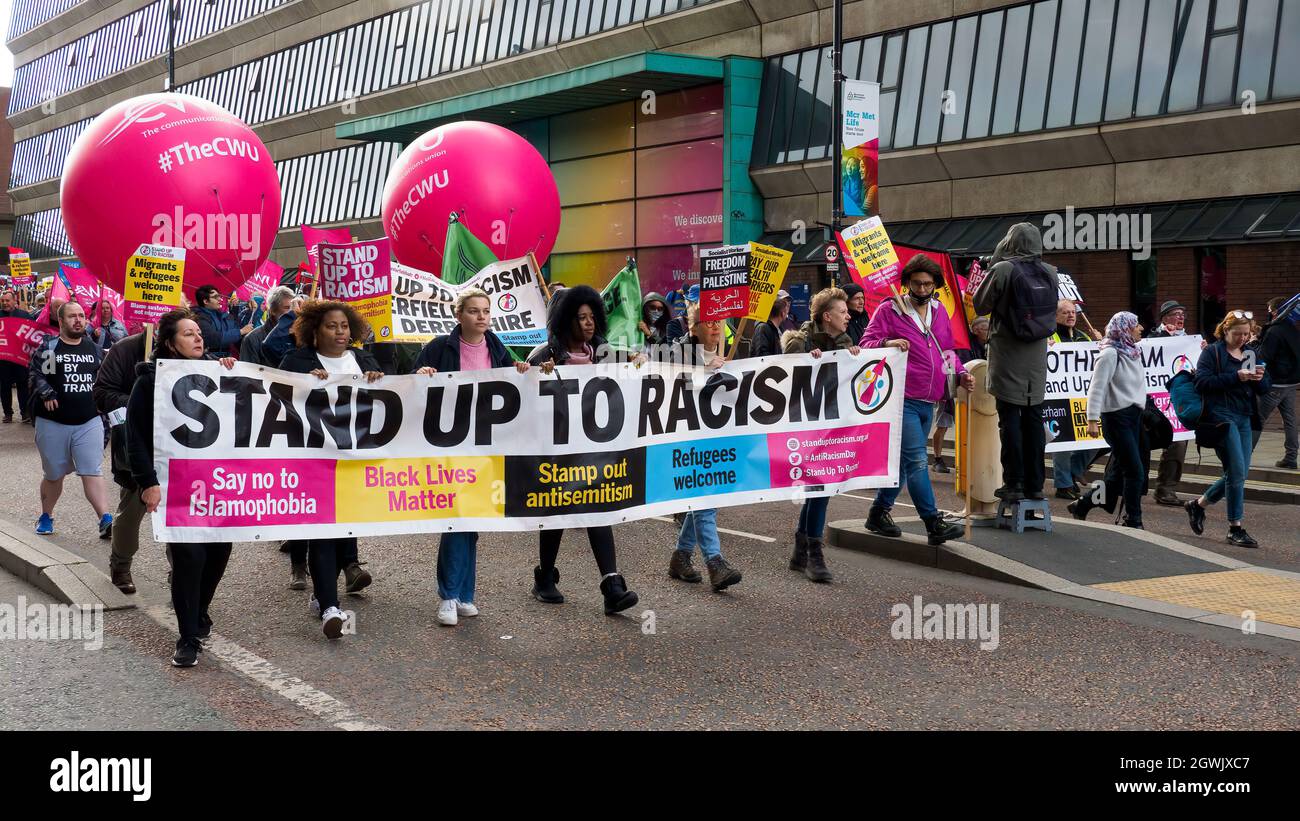 Stand up to Rassismus Protest marsch entlang der Oxford Road Manchester bei Tory Parteikonferenz Stockfoto