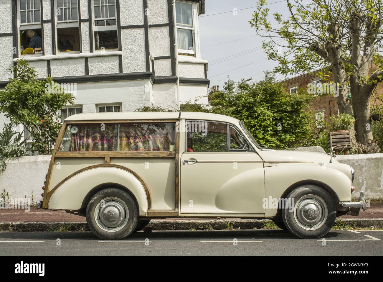 Altes weißes Auto in England Stockfoto