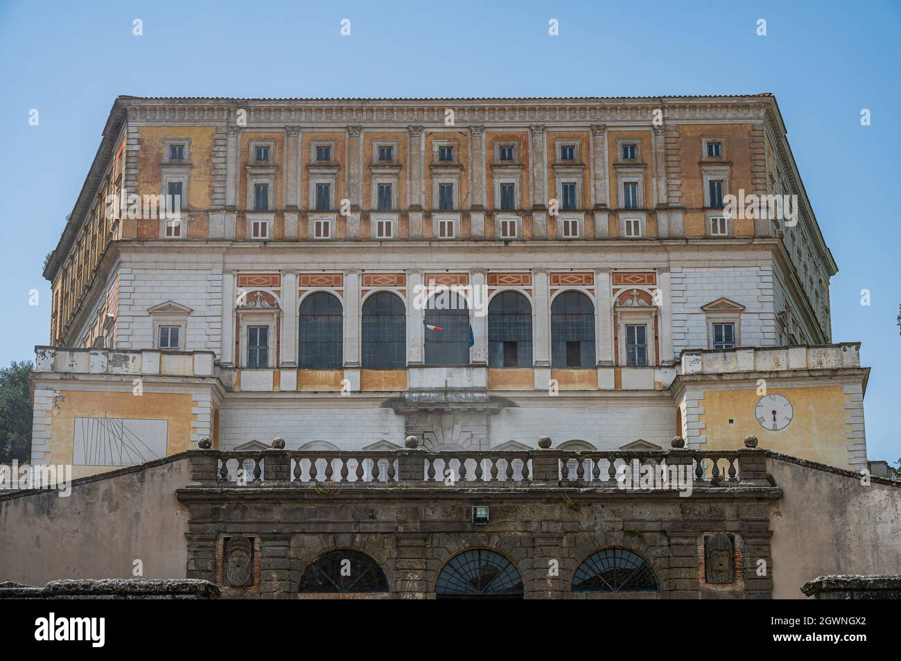 Die Villa Farnese, auch bekannt als Villa Caprarola, ein fünfeckiges Herrenhaus in der Stadt Caprarola in der Provinz Viterbo, Nord-Latium, Italien Stockfoto