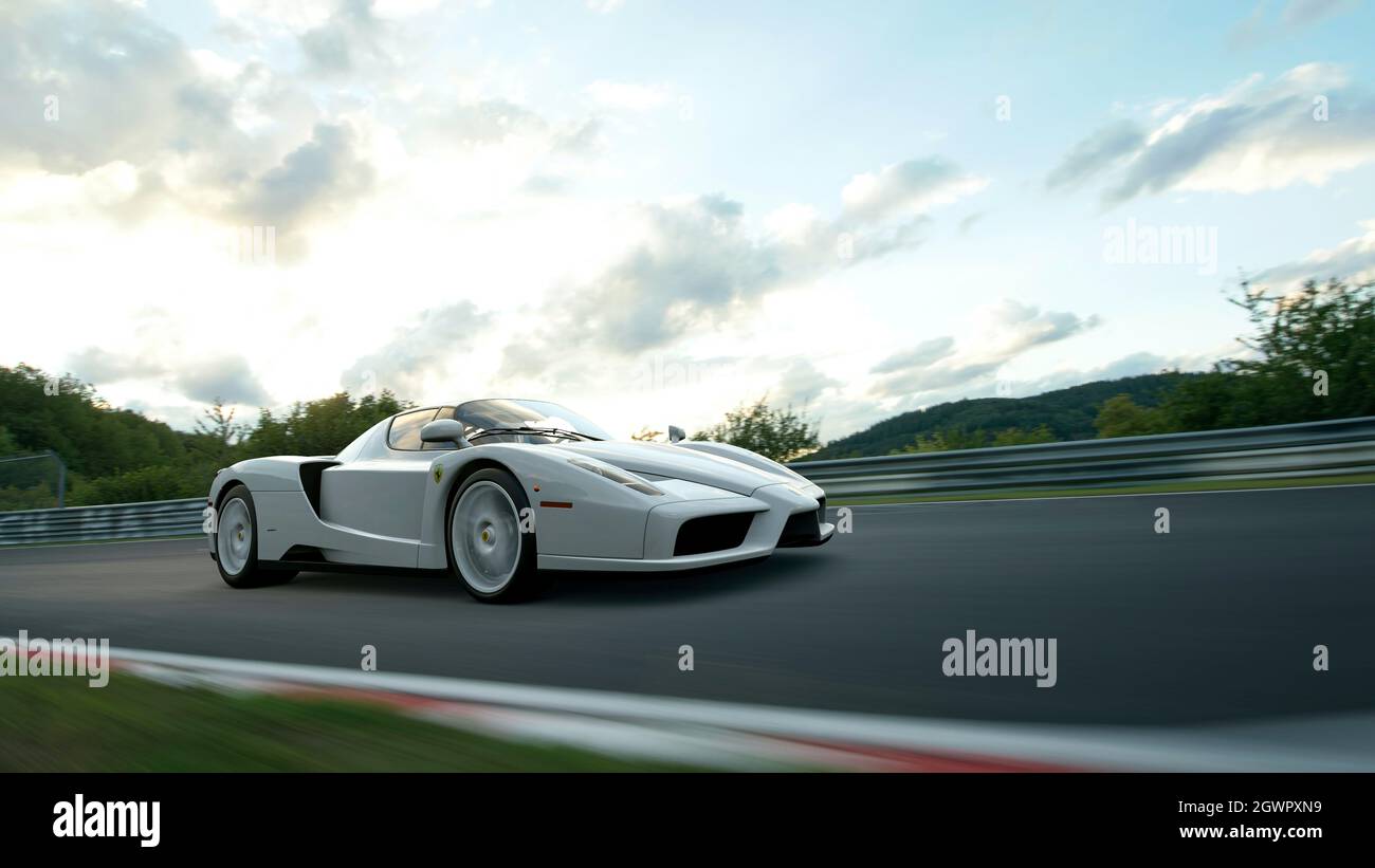 2002 White Ferrari Enzo Typ F140 auf der Strecke seltene Sichtung Stockfoto