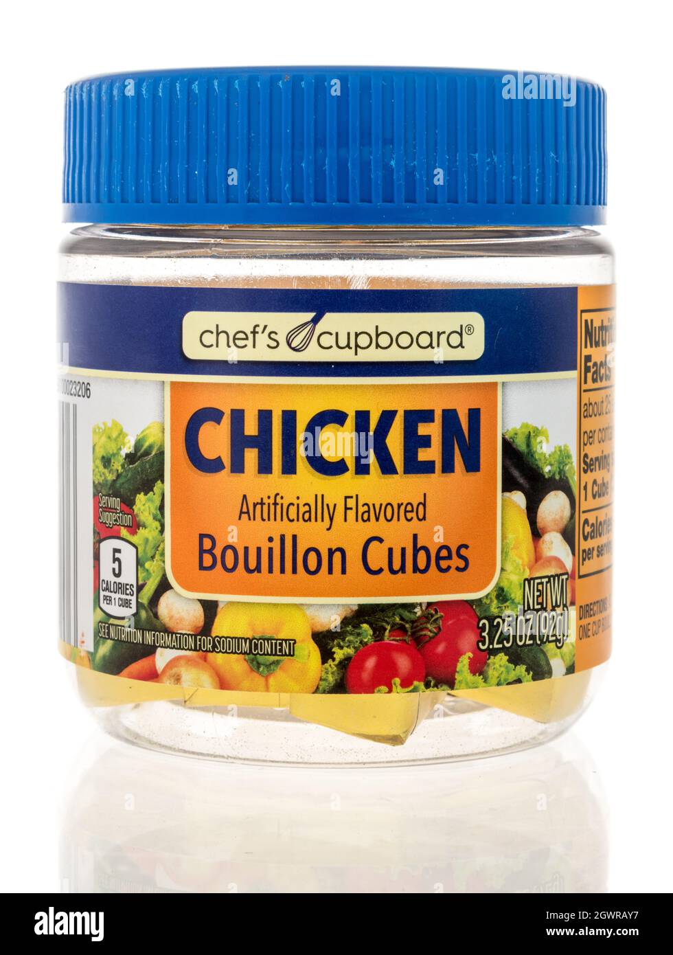 Winneconne, WI -12 September 2021: Ein Paket von Chefs Cupboard Chicken Bouillon Würfel auf einem isolierten Hintergrund Stockfoto