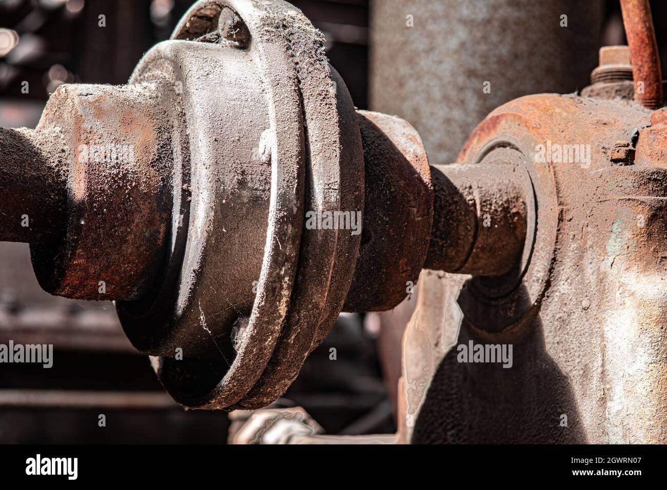 Maschinen in einer alten Fabrik. Stockfoto