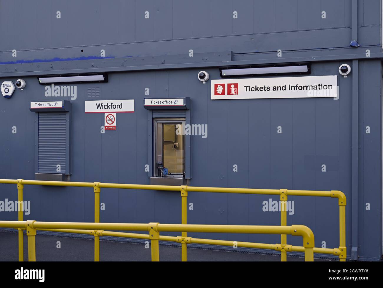 Temporäre Buchungshalle in Wickford, Essex aufgrund der permanenten Buchungshalle und anderer Bahnhofsgebäude, die abgerissen werden. Stockfoto